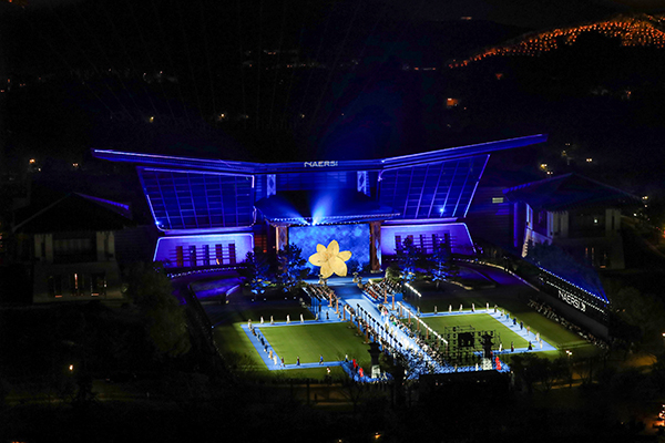 百合加冕，优雅绽放：NAERSI 30周年主题大秀亮相北京国际电影节