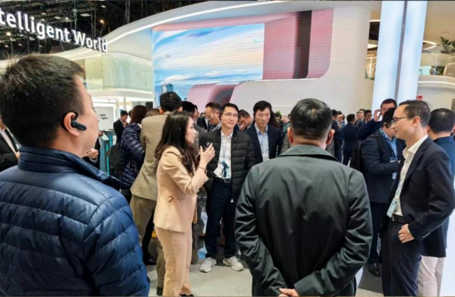 IndoorL<i></i>ink一对多讲解器在MWC2025：”讲“与“听”的智慧进阶