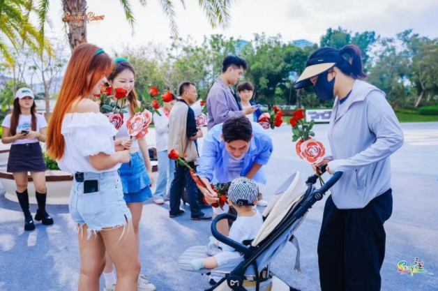 2025三亚玫瑰文化节盛大开幕 以浪漫点亮自贸港文化新名片