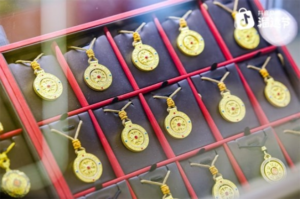 雅思福黄金珠宝闪耀2025深圳国际珠宝展，共鉴黄金工艺与国潮美学融合魅力