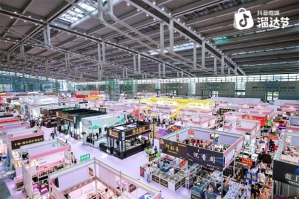 雅思福黄金珠宝闪耀2025深圳国际珠宝展，共鉴黄金工艺与国潮美学融合魅力